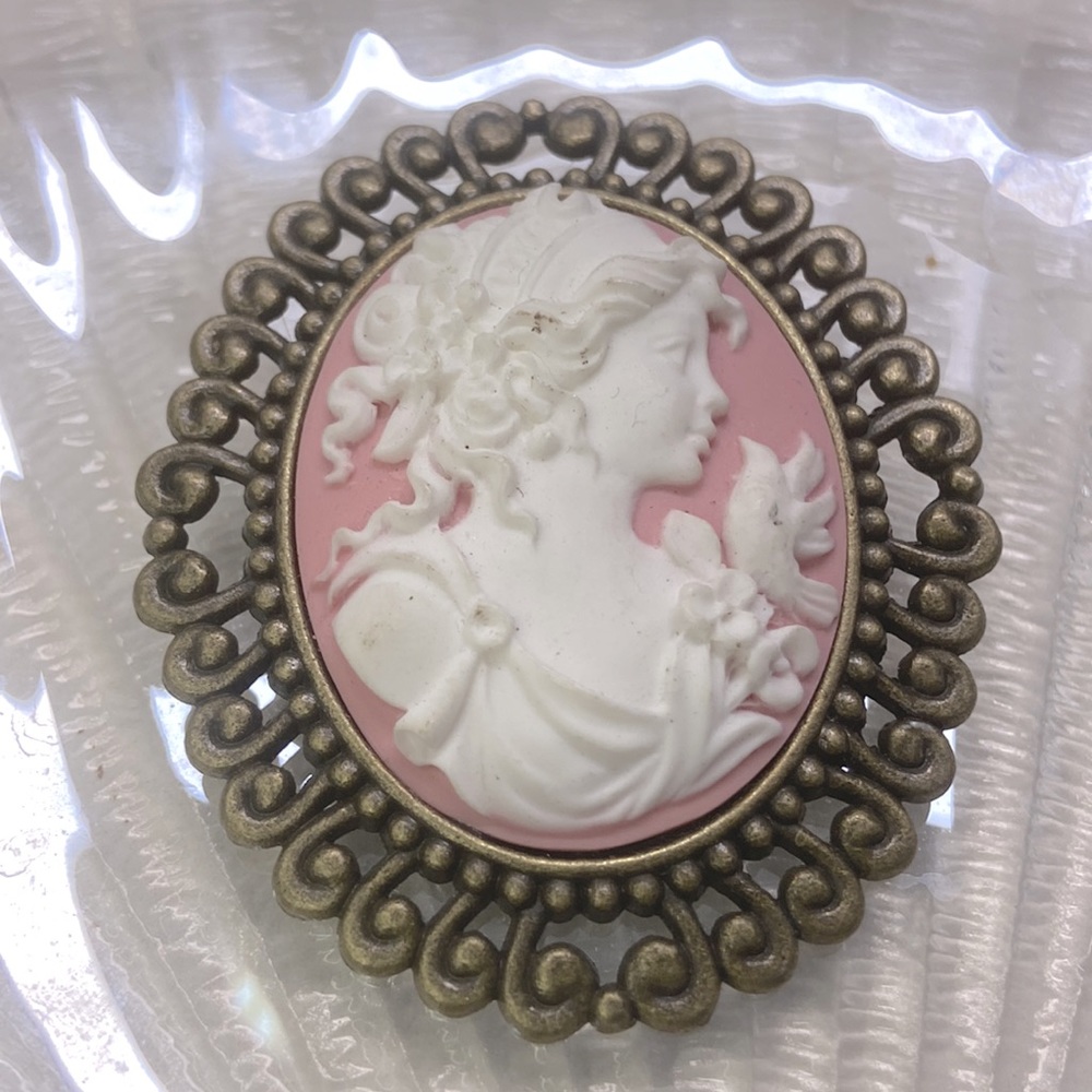 Vintage Brooch white and pink